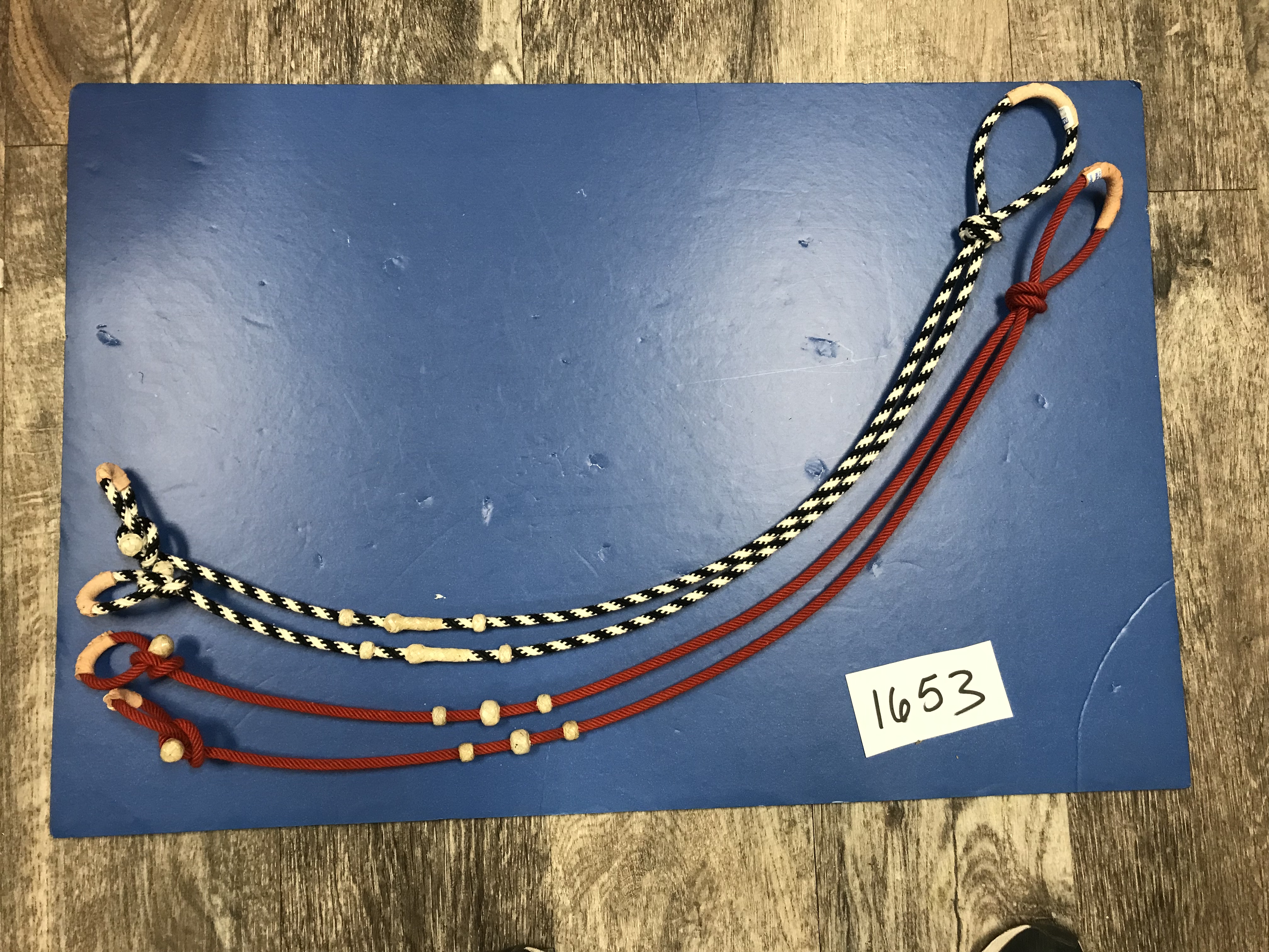 Reins, Boton De Cuero